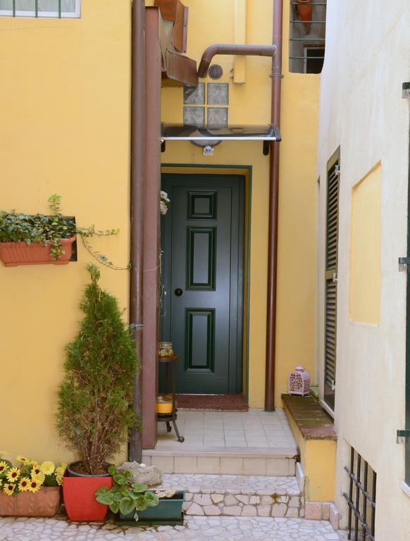 B&B Aurora Domus D'A-Mare Pesaro Buitenkant foto