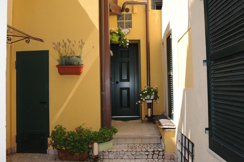 B&B Aurora Domus D'A-Mare Pesaro Buitenkant foto