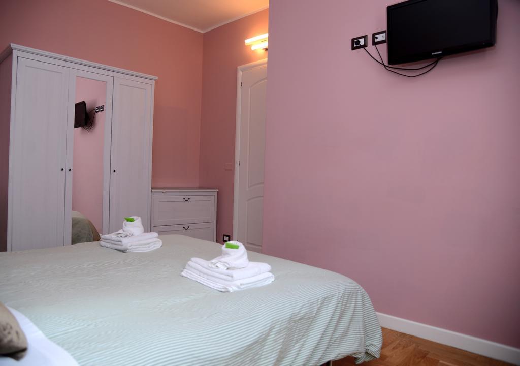 B&B Aurora Domus D'A-Mare Pesaro Buitenkant foto