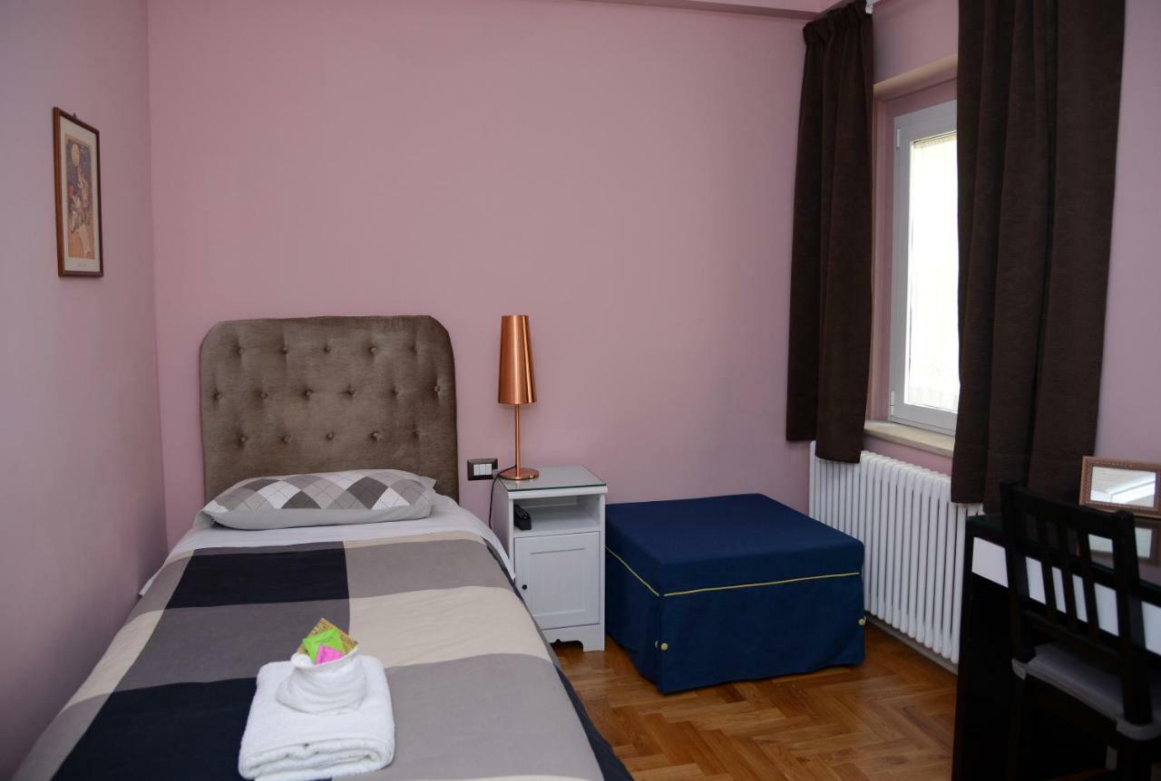 B&B Aurora Domus D'A-Mare Pesaro Buitenkant foto