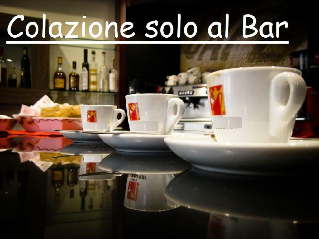 B&B Aurora Domus D'A-Mare Pesaro Buitenkant foto